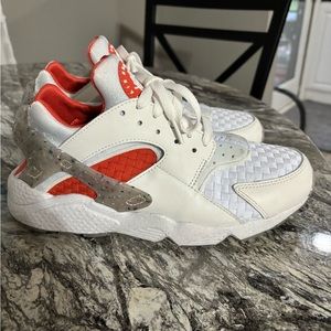 Nike Air Huarache size 10, Barely Worn